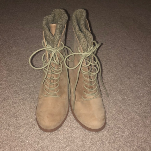 Lace up heeled boots - Picture 3 of 3